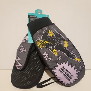 New Neff Charector Mitt Paws of Fury. Size Medium